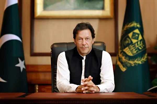 عمران‌ خان تسلیم فشار مخالفان نمی‌شود