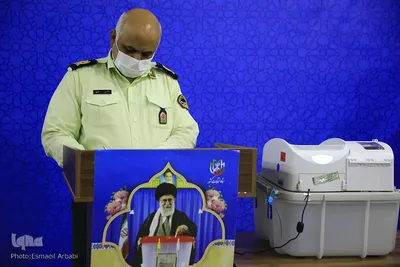 حضور نماینده ولی فقیه در خراسان‌جنوبی پای صندوق رأی