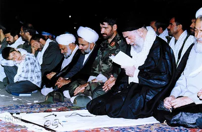 سیدعلی خامنه‌ای از تولد تا رهبری