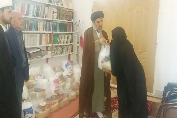 توزیع بسته‌های غذایی اوقاف خوشاب بین نیازمندان