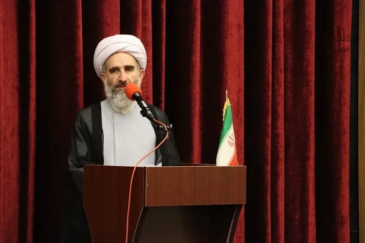 استکبار می‌خواهد دختران جامعه را از هویت اصلی دور کند
