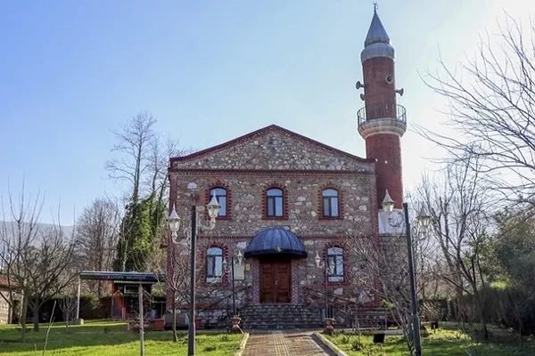 İki deprem gören tarihi cami yıllara meydan okuyor