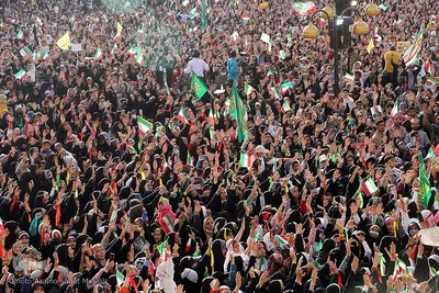 اجرای سرود «سلام فرمانده» در میدان تاریخی امیرچقماق یزد