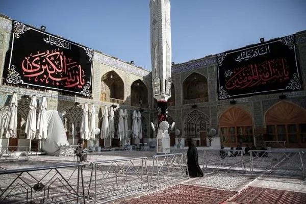 Həzrət Zeynəbin (s) hərəmi qara parçalarla örtülüb