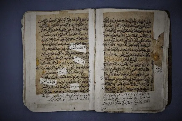 العراق: تفاصيلُ هامّة لترميم مصحف نادر يعود تاريخُه للقرن السادس للهجرة