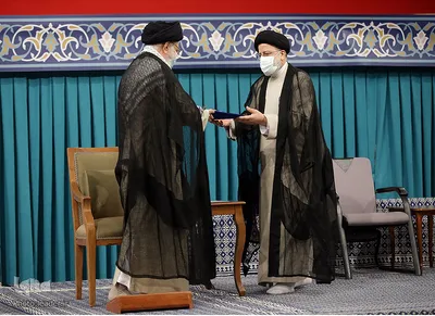 د ایران د اسلامی جمهوریت د نوي ولسمشر د تنفیذ دستورې د عکسونو په ژبه