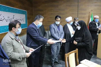 مراسم رونمایی از کتاب «قرآن کتاب انقلاب» در رشت