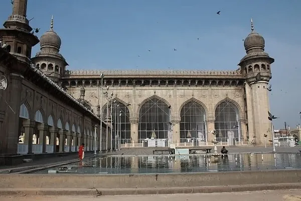 Hindistan tarihi camii yeniden açılıyor