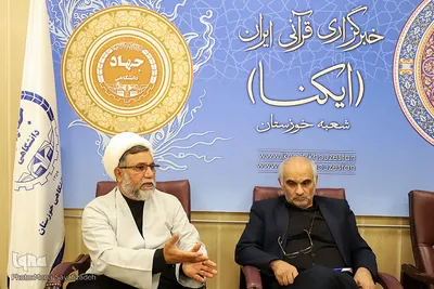 از سمت راست: عبدالحسین طالعی، عضو هیئت علمی گروه علم و اطلاعات و دانش‌شناسی دانشگاه قم و حجت‌الاسلام محمدرضا هدایت‌پناه، عضو گروه تاریخ پژوهشگاه حوزه و دانشگاه 