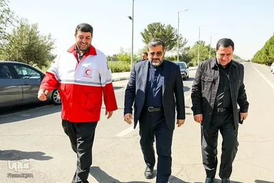 آیین بدرقه کاروان اربعینی امداد و درمان هلال احمر به مناطق مرزی در ایران و کشور عراق