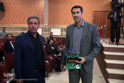 بهنام محمودی، کاپیتان اسبق تیم ملی  والیبال با اهدای لوح و تندیسی به عنوان سفیر گسترش فرهنگ قرآنی در جامعه ورزش انتخاب شد.