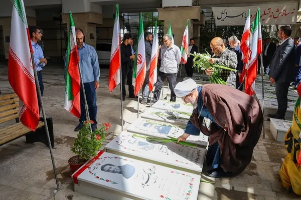 غبارروبی گلزار شهدا به مناسبت هفته دولت