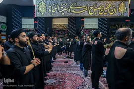 آیین طشت‌گذاری در مسجد اردبیلی‌های تهران