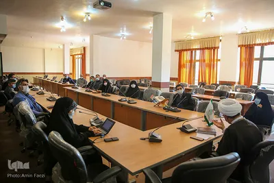 نشست «زن، فرهنگ و هنر اسلامی و خودباوری» در شيراز‎