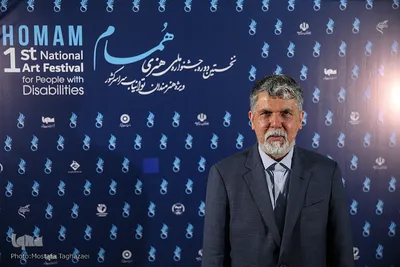 حضور سیدعباس صالحی، وزیر فرهنگ و ارشاد اسلامی در نمایشگاه آثار  جشنواره ملی هنری «همام»