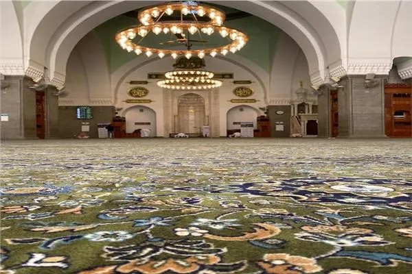 Medina: Moschea di Quba ristrutturata e ricoperta con nuovi tappeti