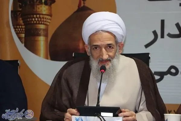 نور اربعین؛ راهنمای وحدت، ولایت‌مداری و مقابله با جنگ‌ ترکیبی