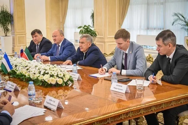 Минниханов встретился с хокимом Ташкентской области
