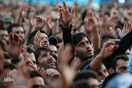 مراسم خیمه سوزان عصر عاشورا در میدان امام حسین (ع) تهران
