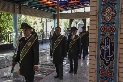 گلباران قبور شهداي دفاع مقدس توسط خادمان حرم شاهچراغ(ع) شيراز