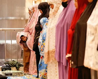 اقامه نماز جماعت مسلمانان جهان در رمضان