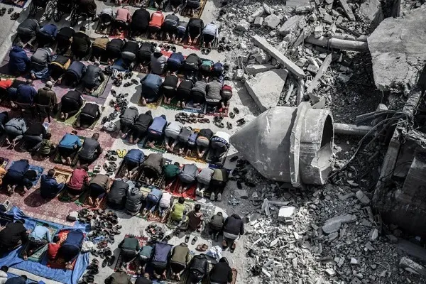 Gazans Determined to Uphold Ramadan Amidst Destroyed Mosques