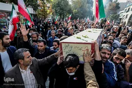 حضور حماسی همدانی‌ها در تشییع پیکر مطهر «احسان مرادی» شهید حرم شاهچراغ