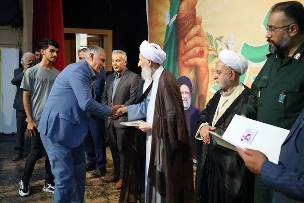 فرزندانتان را غدیری و عاشورایی تربیت کنید