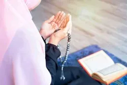 La bonté envers les orphelins dans la prière du huitième jour du Ramadan