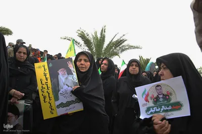 تشییع پیکر مطهر ۱۲ شهید جنگ رمضان در شیراز