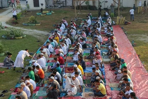 Bangsamoro'da Moro Müslümanları bayram namazında saf tuttu