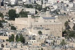 Nilapastangan ng mga Taong Nandayuhang Israeli ang Qur’an Malapit sa Moske Ibrahimi