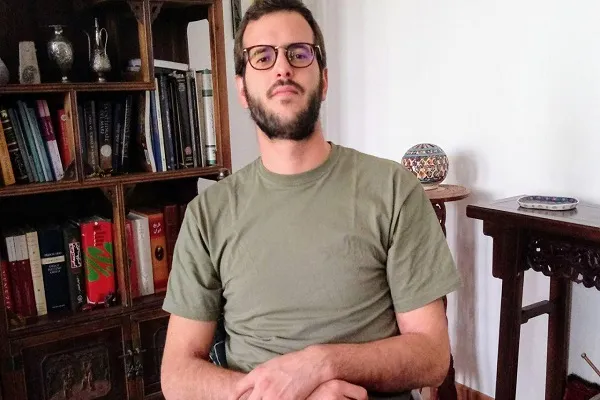 Avropalı xristian jurnalist ƏRBƏİN piyada yürüşündə + Foto