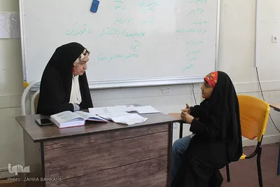 رقابت دانش‌آموزان دختردر آزمون حفظ جزء سی‌ام