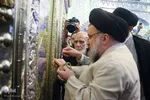 غبارروبی مضجع شريف حضرت سيدعلاءالدين حسين‌بن موسي‌الكاظم(ع)