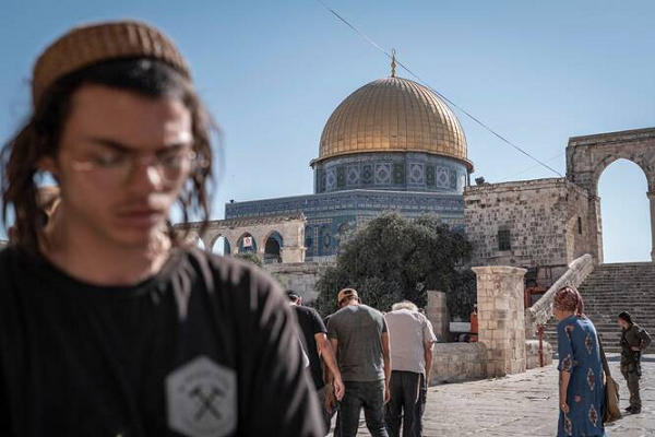Israeli settlers at the Al-Aqsa Mosque compound