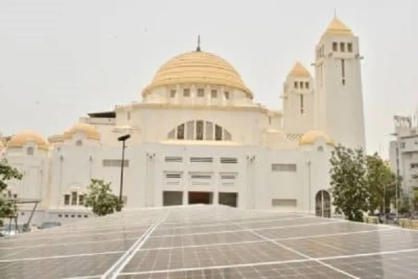 Dakar aura des mosquées et des églises vertes