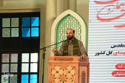آیین عطرافشانی و گلباران مزار مطهر شهدا در اصفهان