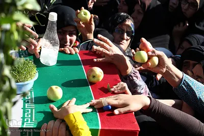 مراسم تشییع یک شهید گمنام در روستای نهاوند 