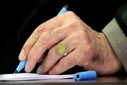Brief Ayatollah Khameneis an europäische Jugend auf Frankfurter Buchmesse verteilt