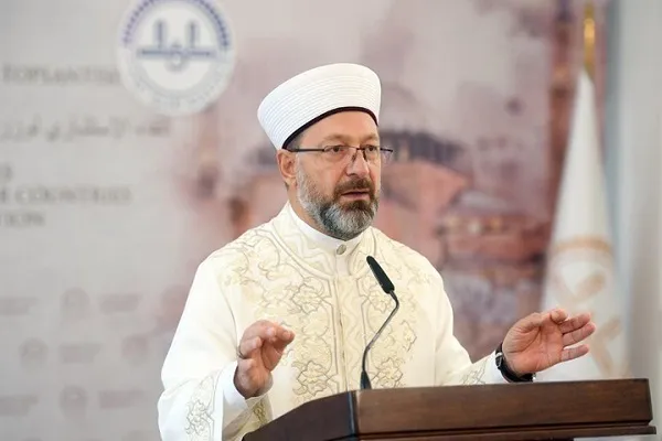 رئيس الشؤون الدينية التركية يدين الإساءة للنبي(ص)