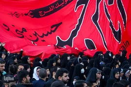 مراسم تشییع پیکرهای مطهر پنج شهید مدافع حرم در مشهد مقدس