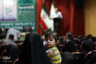 رونمایی از کتاب شعر منا منهای بسیاران