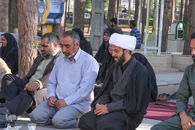 غبارروبی مزار شهدای خراسان جنوبی توسط خبرنگاران