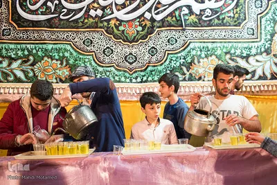 ⁨حال و هوای شب نیمه شعبان در شهر قزوین⁩