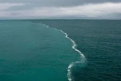 Misalin abubuwan al'ajabi na teku a cikin suratul Farqan