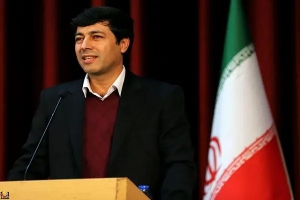 هنر انقلاب به ارزش‌ها، اعتقادات، فرهنگ و سنت‌های جامعه متعهد است