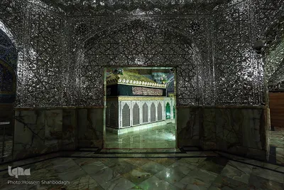 آیین سیاه پوشی ضریح مطهر کریمه اهل بیت در آستانه محرم