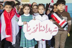 Schüler der Al-Ameed Schulen besuchen Helden der Kampftruppe Al-Abbas und Märtyrerfamilien