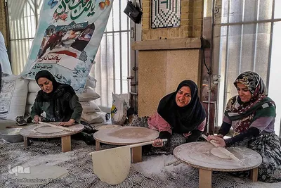 پخت نان سنتی صلواتی در حرم شاهچراغ(ع)‎‎